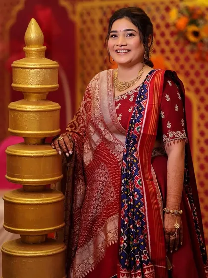 Indian drapes that elevate the look. Pooja looks incredible in this red bandhani and patola combination for her pre-wedding ceremony.