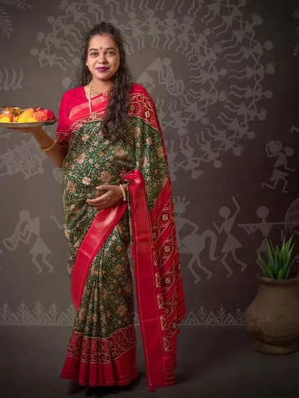 Weaving culture into every portrait. This maternity shoot is inspired by the beautiful storytelling of Maharashtrian Worli art, creating a unique and meaningful portrait that honors your heritage.