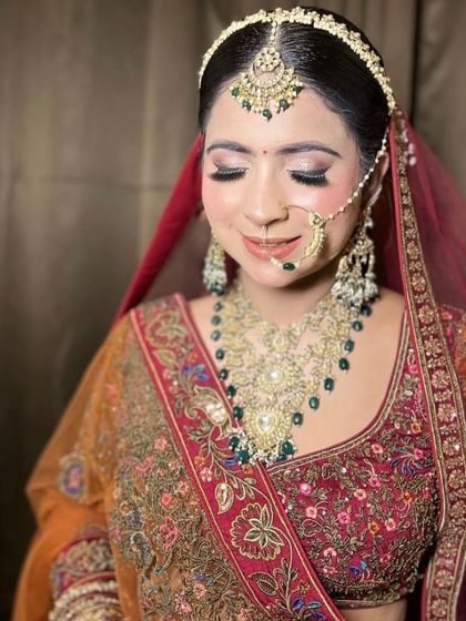 A close-up of the bride's beautiful makeup and our intricate jewellery.
