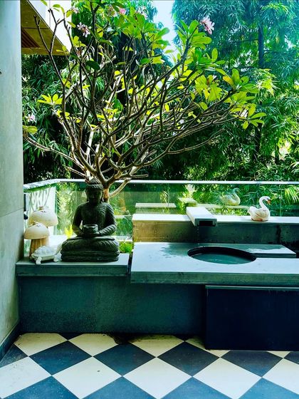 Intimate Courtyards & Balconies photo 4