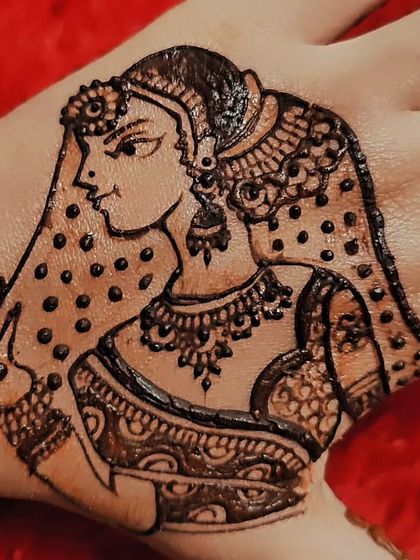 A simple yet beautiful portrait of a bride on the back of the hand, a lovely element to add to any bridal design.