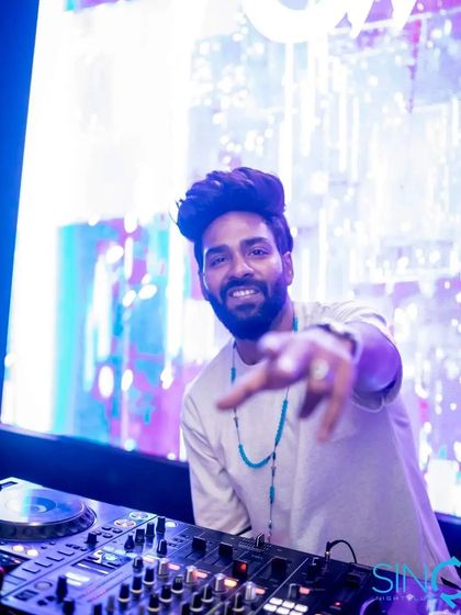 A happy, engaging moment with the crowd at SinQ, Goa.