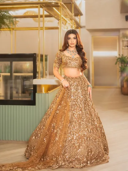 The full-length view demonstrates how classic Hollywood waves can create a look of pure, cinematic glamour for a bride or wedding guest.