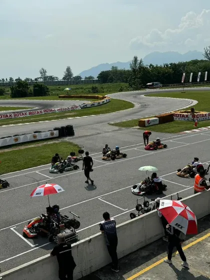 A duplicate shot of the grid at the Langkawi circuit.