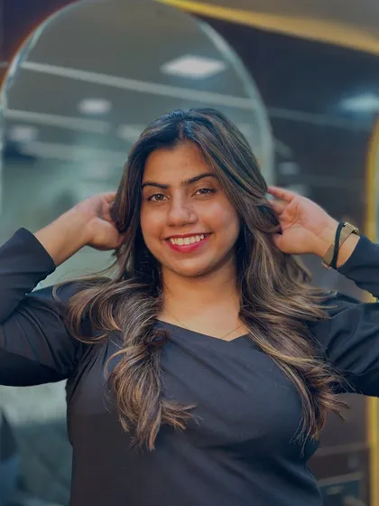 Loving the hair flip moment. These radiant highlights look incredible in motion, showing off their shine and dimension.