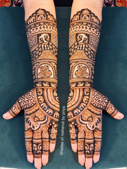 Intricate Bridal Mehendi photo 5