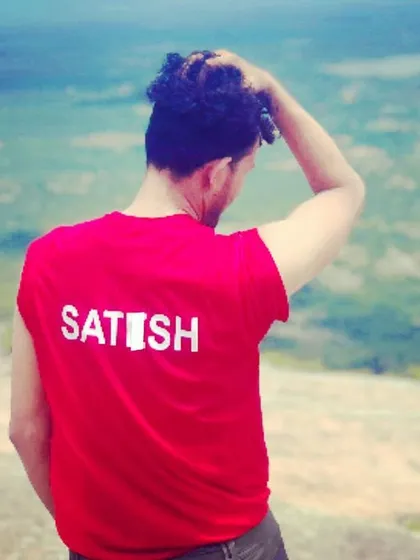 Another view from the back in my "SATISH" shirt, ready to lead the group forward.