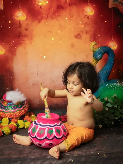 The little one plays with a stick in the pot, a candid moment from this legacy portrait session.