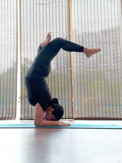 Learning Pincha Mayurasana in a half lotus variation. This is an advanced inversion that challenges balance and flexibility. It's all about the journey and enjoying the process of learning.