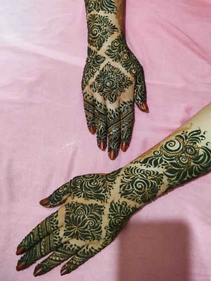 Another view of the Khafeef and geometric design, showing the beautiful contrast and clean lines.