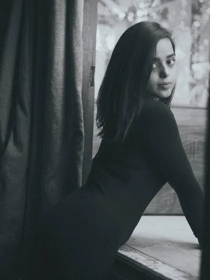 A moody, black and white portrait. This shot captures a sense of anticipation and mystery, the feeling right before a big debut in a new city.