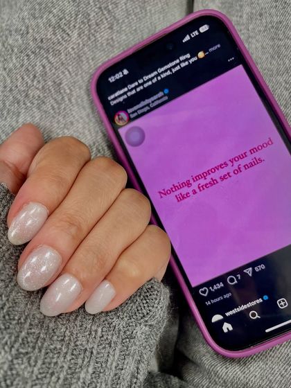 A simple yet stunning glitter manicure. These almond-shaped extensions are coated in a beautiful, sheer polish packed with fine iridescent glitter.