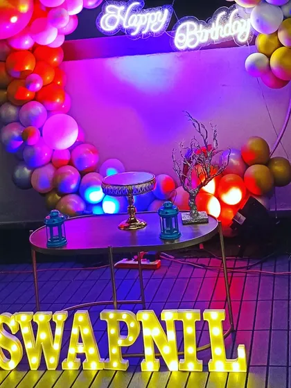 A stylish surprise birthday party for a husband. This setup features a modern ring balloon decoration with neon lighting, creating a cool and celebratory vibe perfect for an adult's party.