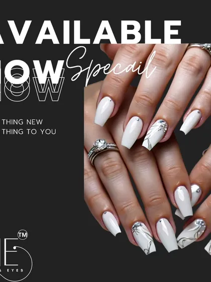 This striking set in brilliant white is perfect for a modern bride. The coffin-shaped nails are adorned with abstract silver lines and strategically placed rhinestones for a glamorous finish.