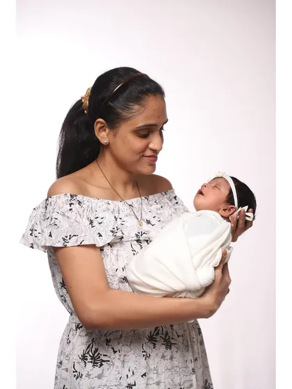 A quiet, reflective moment as a mother gazes at her newborn. My studio setup allows for these soft, gentle portraits that feel incredibly personal and heartfelt.