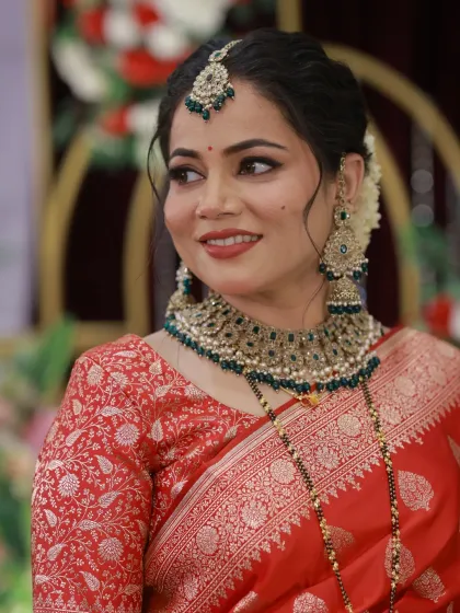 This is the radiant smile I strive for. For this stunning bride, we chose a classic red saree look with flawless, glowing skin and defined eyes, perfect for her traditional Maharashtrian wedding ceremony.