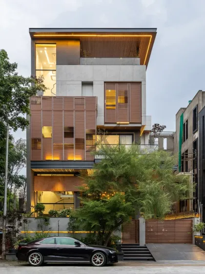 For The Solheim House, we designed a modern facade with clean lines, large glass panels, and functional wooden screens. The goal was to create a home that is visually striking while being deeply connected to its environment.