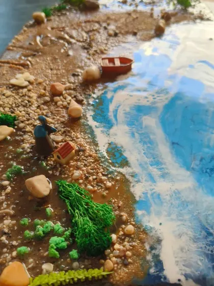 A close-up of the heart-shaped Valentine's special ocean art piece.