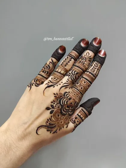 Another look at this beautiful, minimalist back-hand design. The floral cluster at the base of the fingers is the main focus.