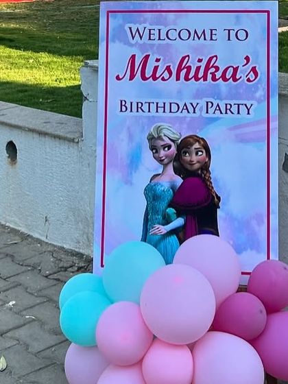 The welcome sign for Mishika's Frozen-themed birthday party.
