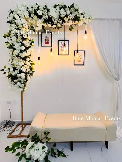 A full view of the minimalist L-shaped floral setup for an engagement. This image shows how the entire composition comes together to create a chic and personalized photo corner.
