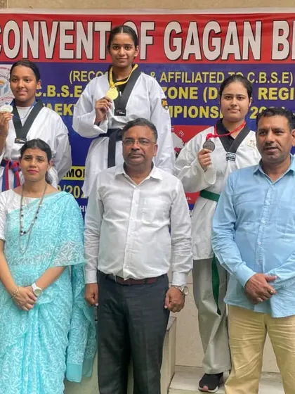 The winners' podium for the junior girls' category at the CBSE Central Zone championship, with our gold medalist Vanshika Singhal standing tall at the number one spot.