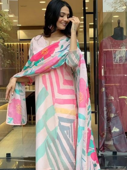 I love the modern, abstract print on this light pink rayon kurta set. It's a fun, contemporary piece that's still super comfortable for all-day wear.