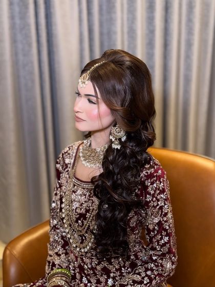 Gorgeous Rashida ready for her Walima. Her makeup is soft and elegant, with a nude lip and defined eyes, paired with beautiful side-swept curls.