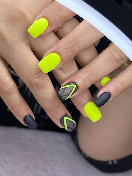 Going all bright with our summer vacay nail set, featuring matte black and neon yellow with geometric designs.