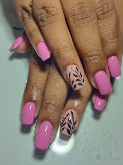 A pretty pink set with a twist. I added a hand-painted black leaf design on two accent nails for a touch of botanical elegance.