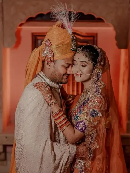 An intimate portrait of a couple in a heritage location, with the warm lighting creating a romantic and royal ambiance.