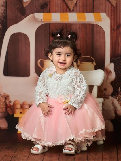 Indoor & Studio-Style Portraits photo 6