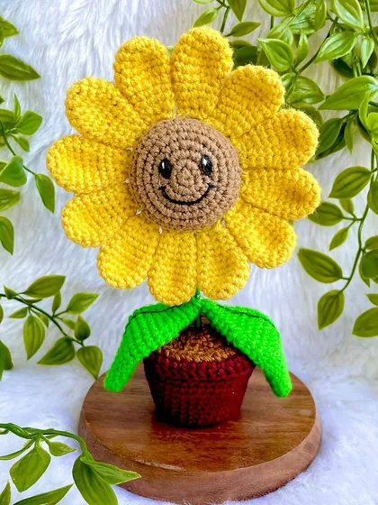 Meet my little smiling sunflower pot. This cheerful fellow is perfect for a desk or a shelf, bringing a bit of sunshine indoors. It’s one of my most popular desk decor items, and I just love the happy face on it.