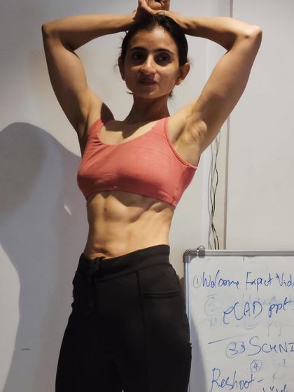 Monday morning ab check! Seeing definition in my abs is a result of consistent, dedicated core work and proper nutrition.