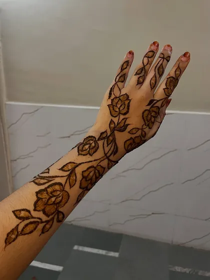 The delicate lines and shading of this rose vine design are what make it so special.