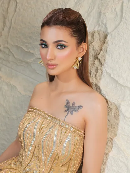 The green liner adds a surprising and stylish element to this otherwise neutral and glowing makeup look.