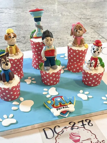 This is the complete presentation of our Paw Patrol decorated cupcakes. Each character stands on its own cupcake, creating a fun and interactive scene for the birthday celebration.
