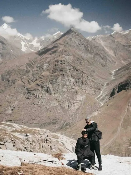 I bring the barbershop experience to you, wherever you are. This scenic trim against the backdrop of Rohtang Pass in Manali shows that for me, on-site grooming has no limits. It's all about providing a fresh cut in a memorable location.