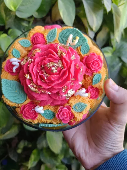 A slightly different overhead angle of the rose garden candle.