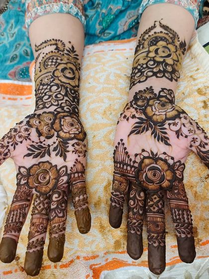 Hajira Mehendi Artist - Mehndi Artist Services Modern & Minimalist Designs photo 42