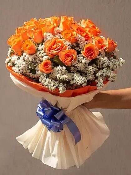 A classic bouquet of orange roses, a vibrant and passionate gesture to make a lasting impression.