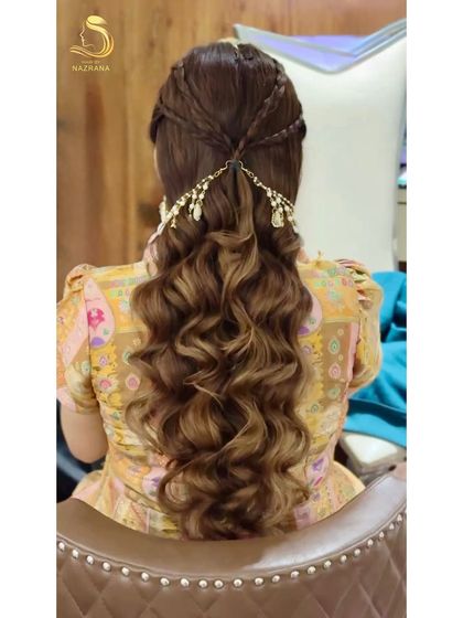 The full view of the Haldi hairstyle, perfect for a fun and vibrant ceremony.