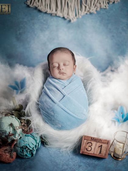 A different perspective of the dreamy blue setup, including a calendar block to mark the baby's birth date.