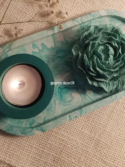 An overhead shot of the green marbled tray with the T-light holder and Peony diffuser. This shows how you can create a beautiful, cohesive display on any surface.