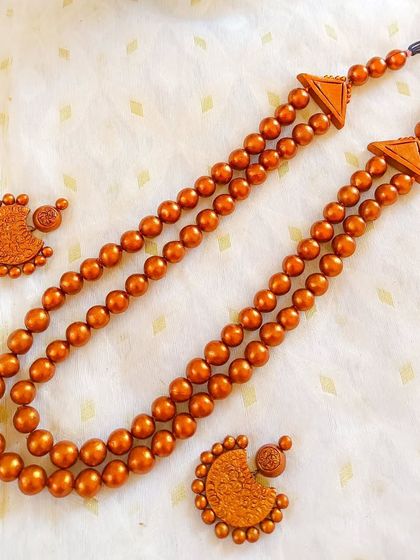 A duplicate image of the copper-colored 'maharani' style necklace.