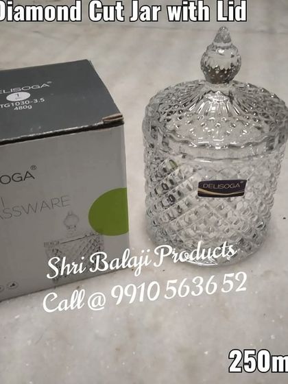 My 250 ml diamond-cut glass jar, shown here with its original packaging. This is a high-quality glassware item that adds a touch of luxury to your candles.