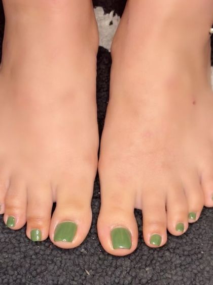 A fresh pedicure with a new shade: a beautiful olive green.