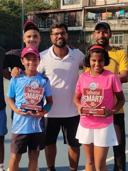 The whole team celebrating the success of our youngest competitors at the U-10 Masters event.