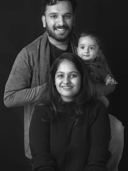 A classic, formal family portrait from the same session, with everyone looking towards the camera. This demonstrates the variety I offer, providing both candid shots and more traditional poses to complete your family gallery.