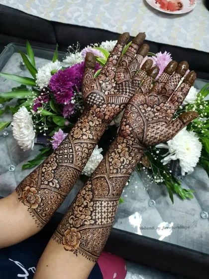 A full view of this gorgeous design, perfect for an engagement or pre-wedding celebration.
